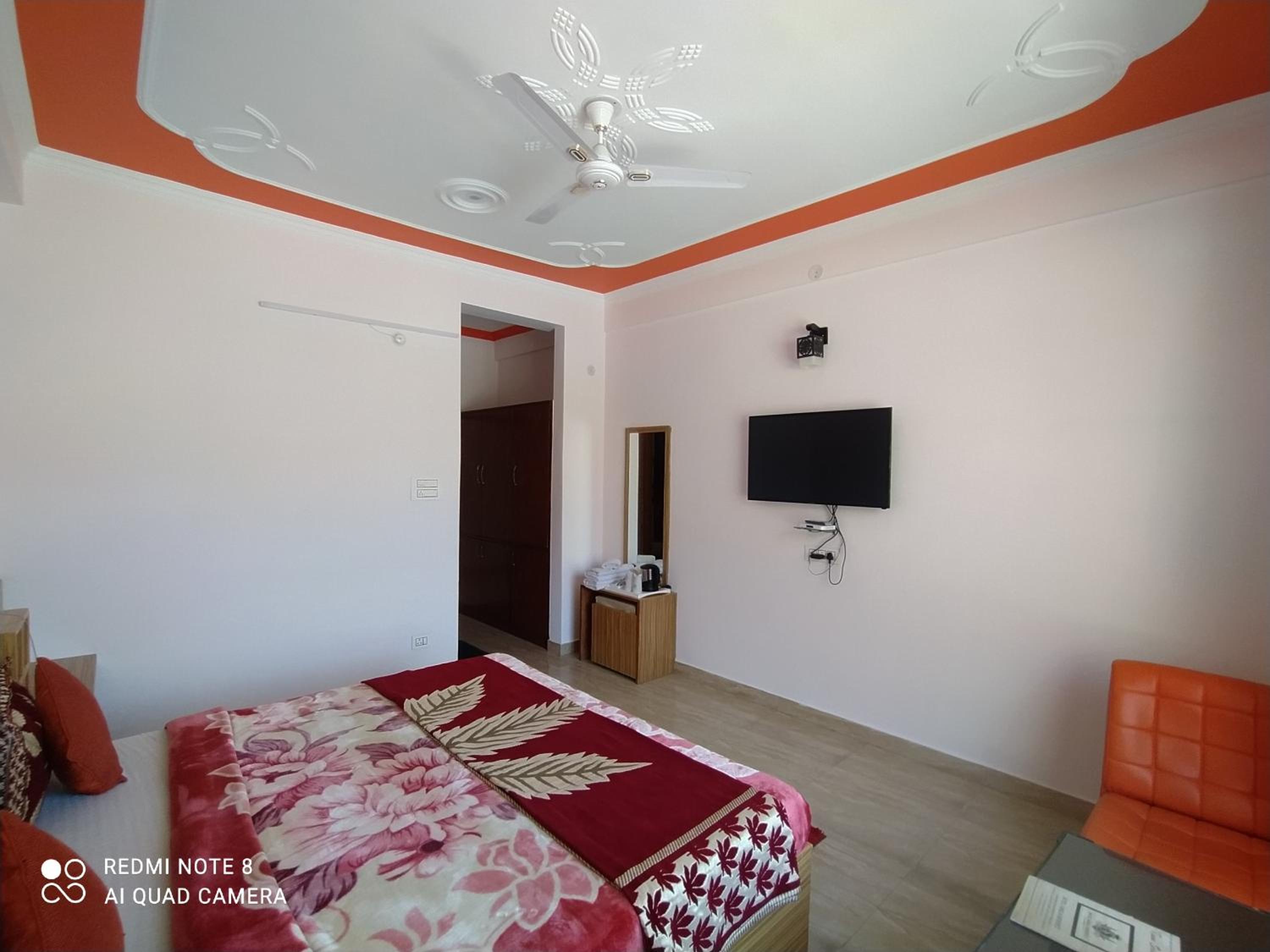Oyo 23527 Sarla Regency 21/38