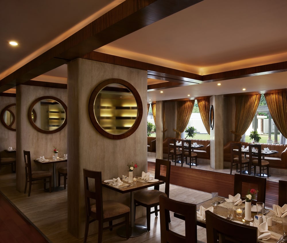 The Royal Plaza New Delhi 35/50