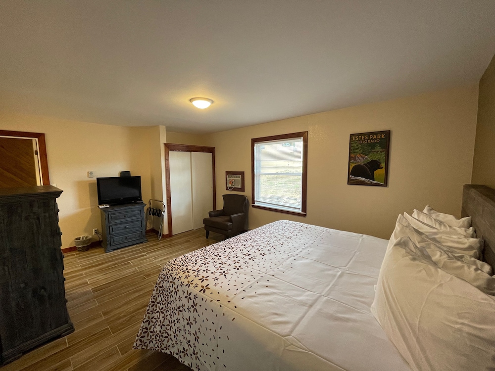 Estes Mountain Inn 7/70