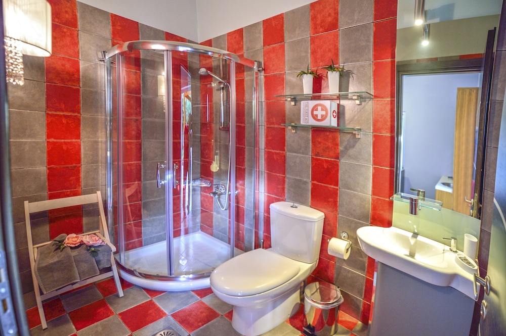 Peli Hotel 50/50
