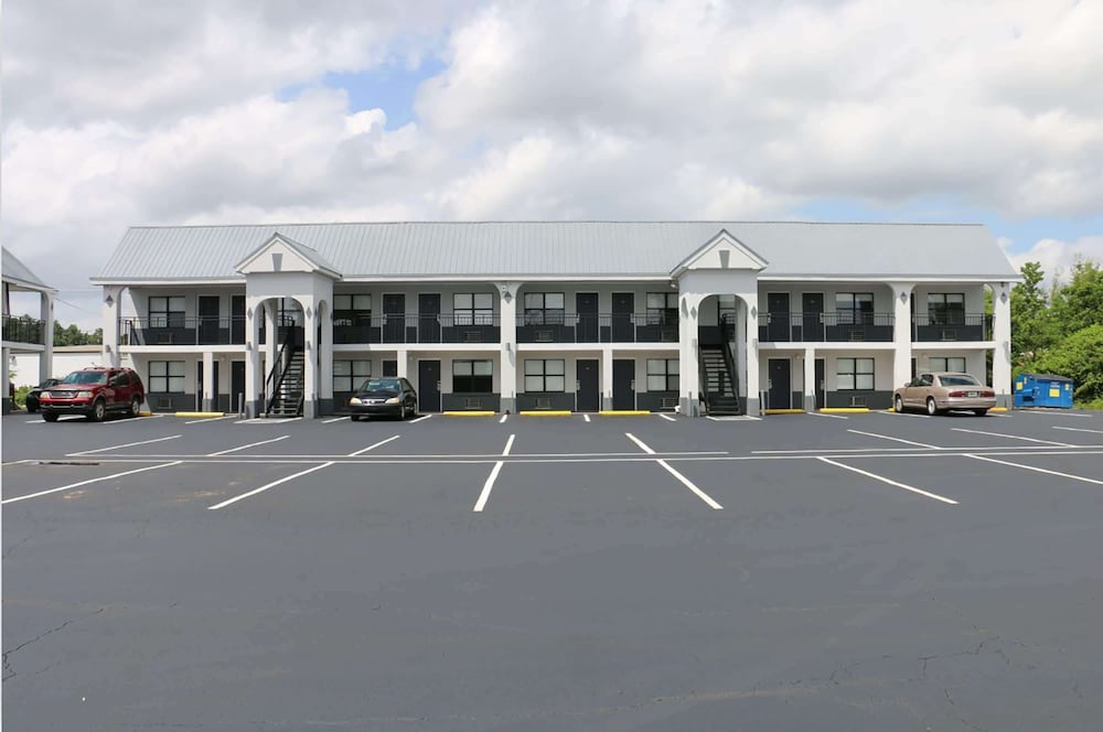 Travelodge by Wyndham Calhoun South I-75 20/40