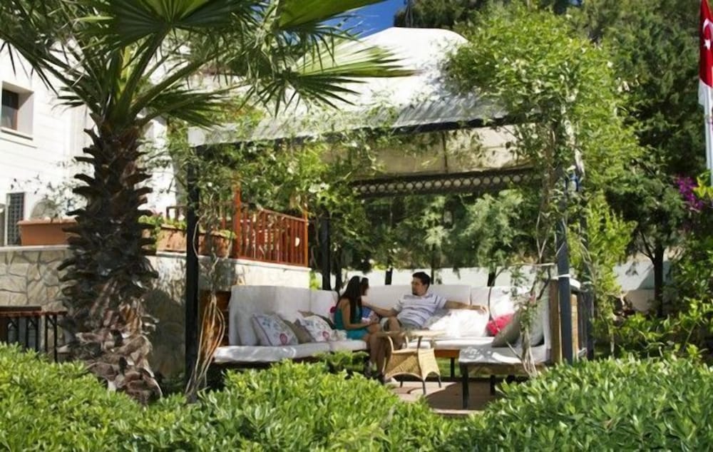 Summer Boutique Hotel 34/37