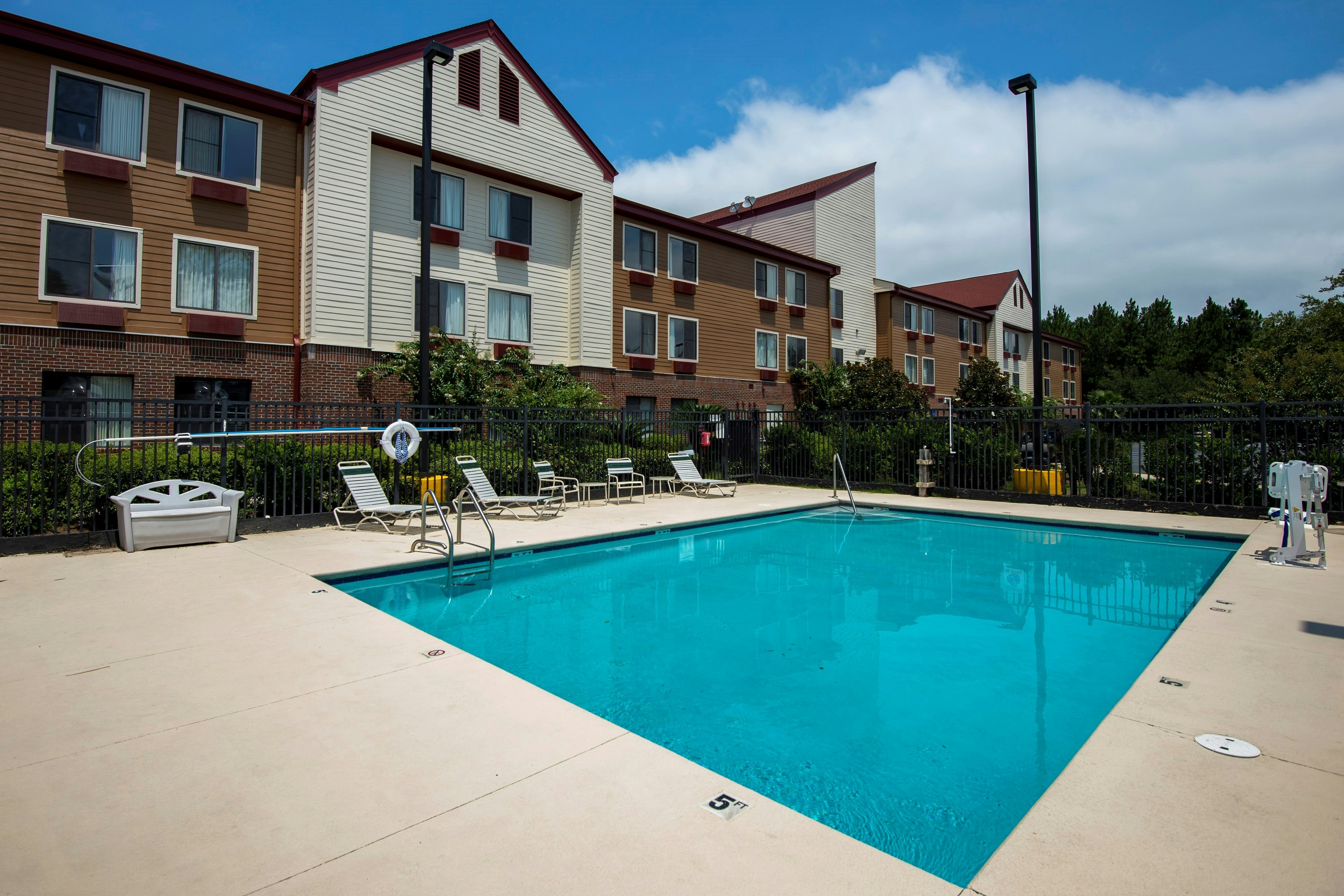 Red Roof Inn & Suites Savannah Airport 32/36