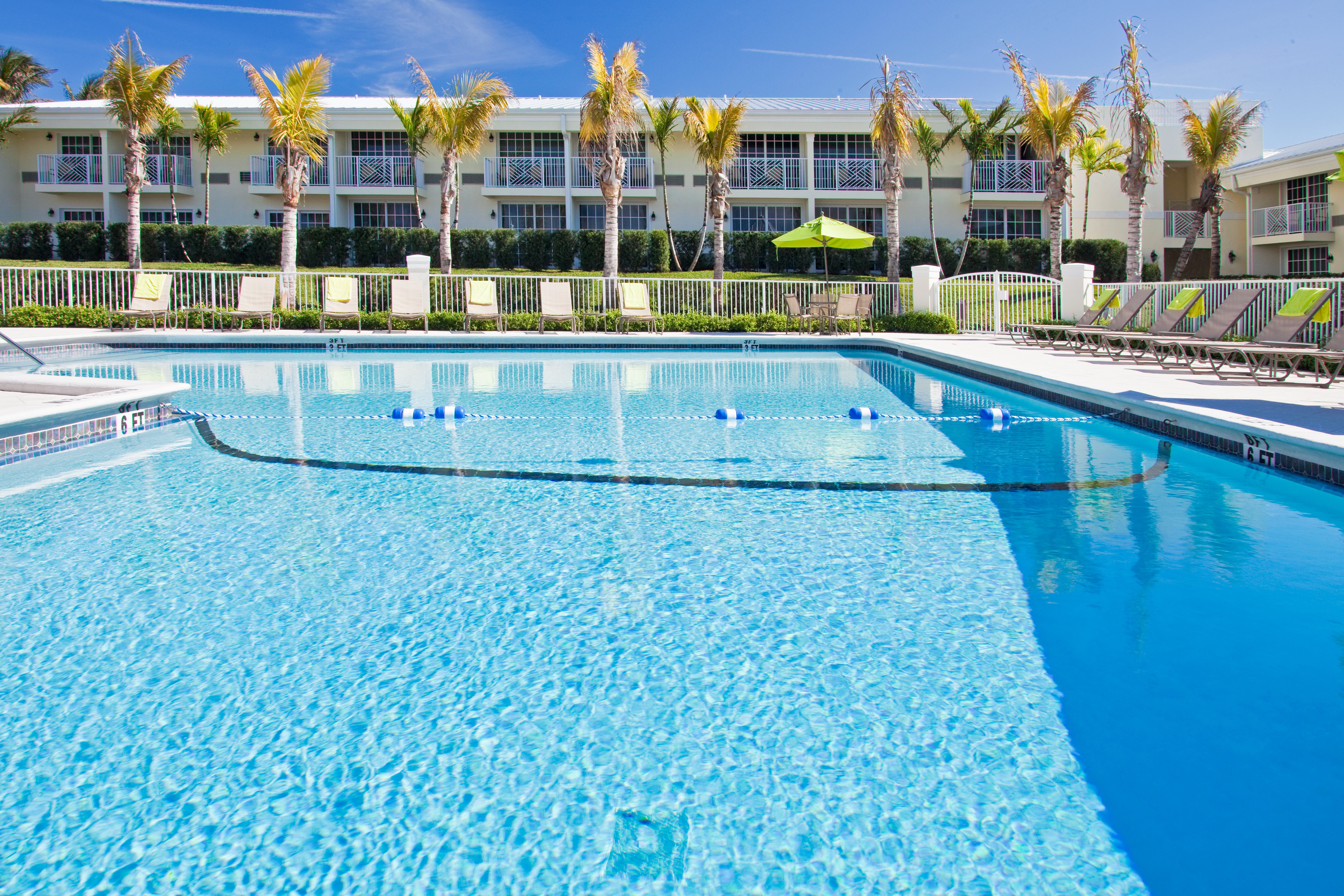 Holiday Inn Express North Palm Beach Oceanview 46/81