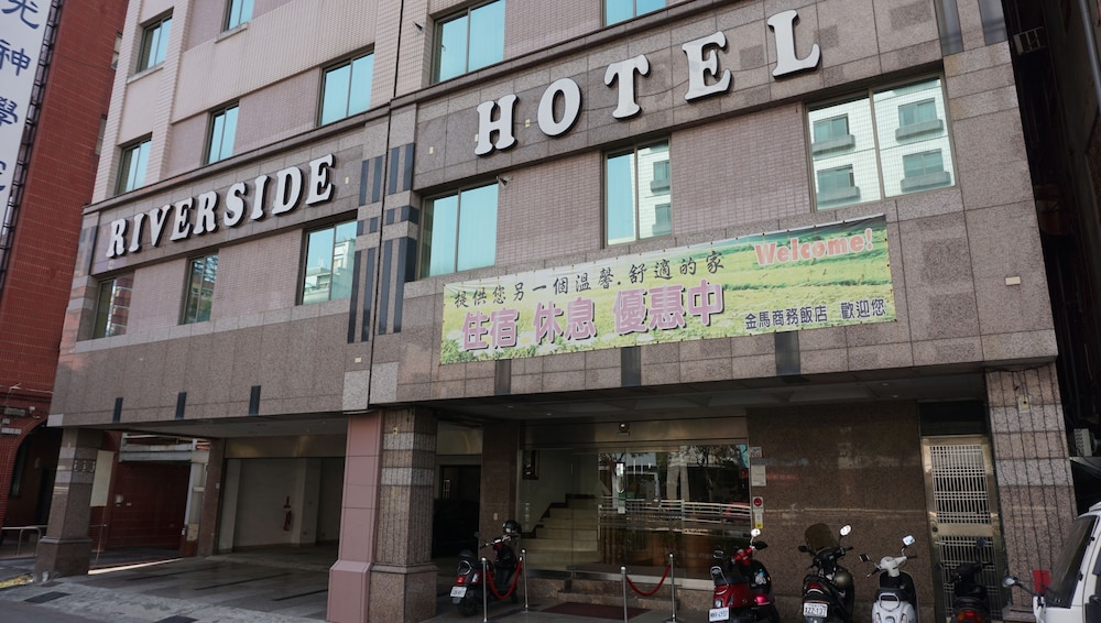 Riverside Hotel 41/50