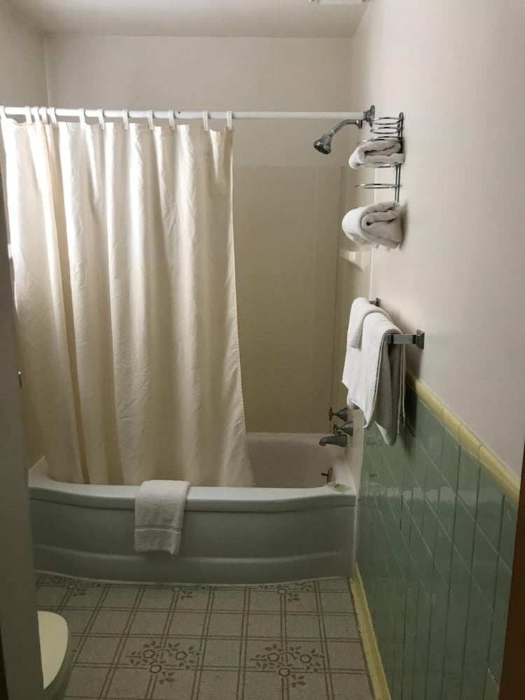 Motel Grand 30/56