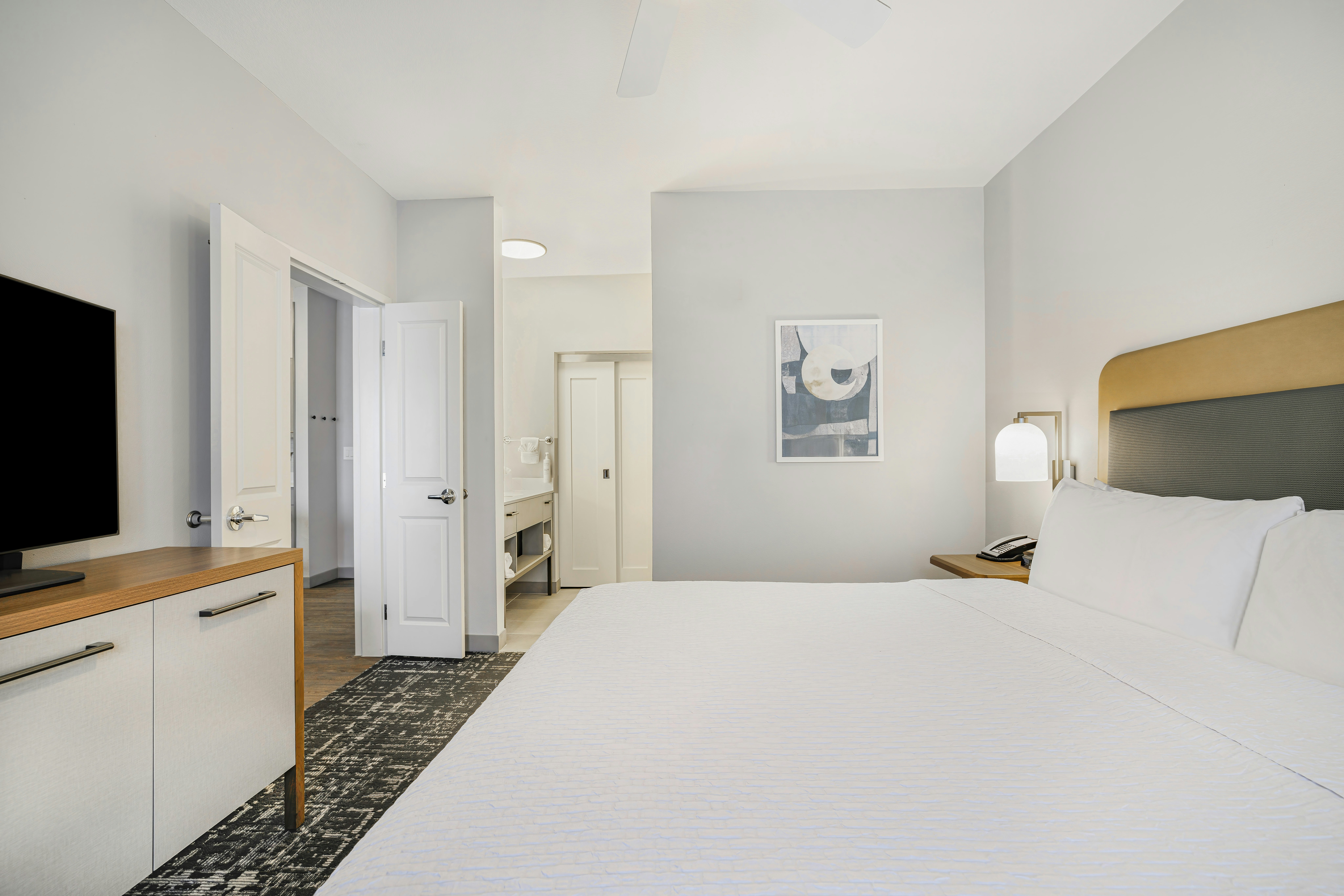 1 BEDROOM, SUITE, KING BED