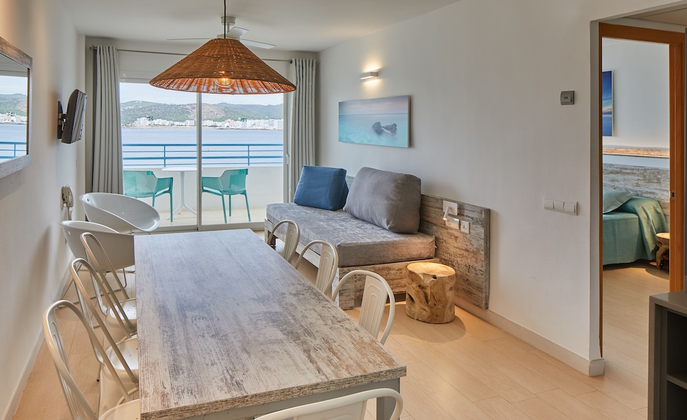 Playa Bella Beach Apartments 13/50