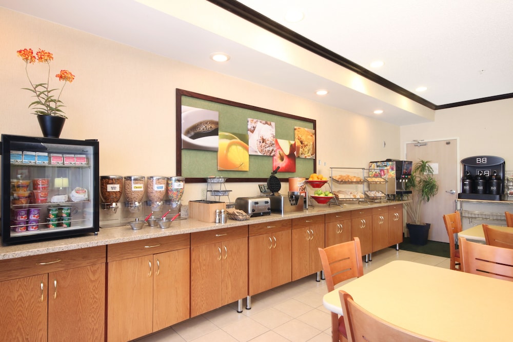 Baymont By Wyndham Coon Rapids 27/32