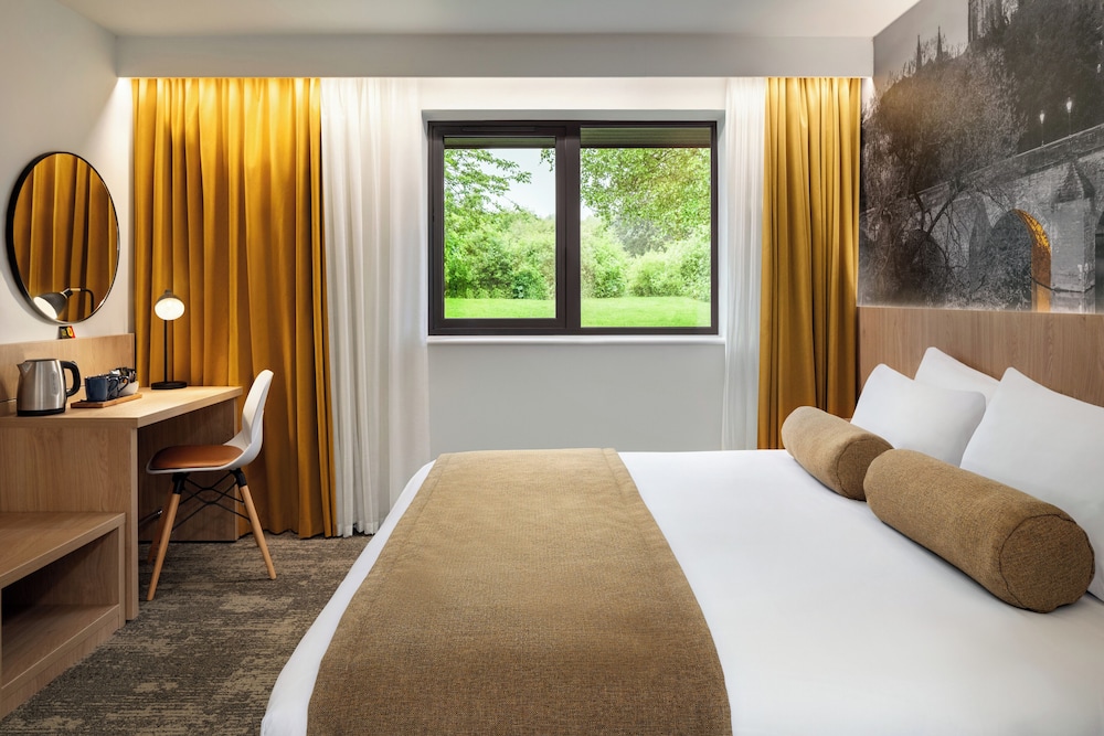 ROOM, KING BED, ACCESSIBLE