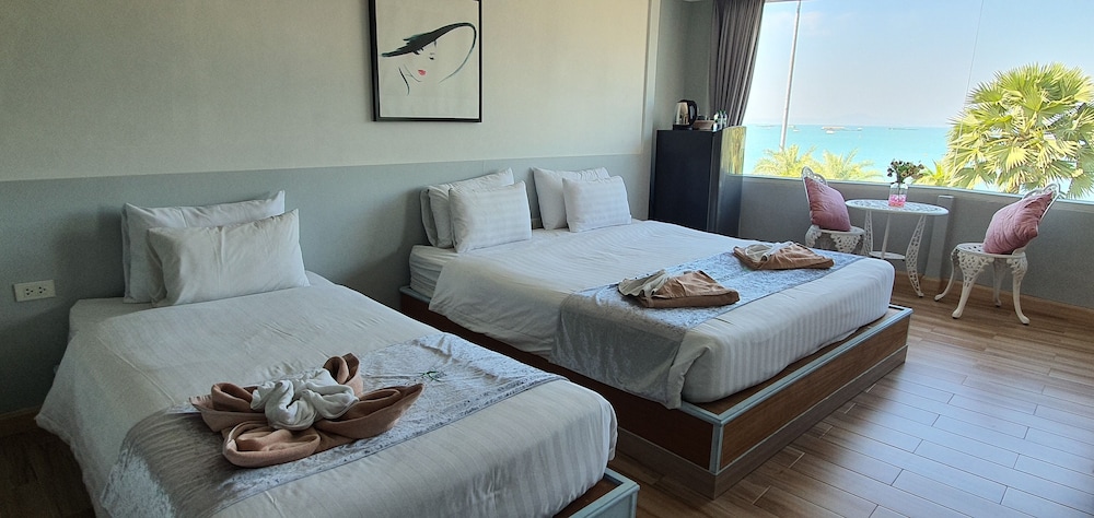The Beach Front Resort Pattaya 24/87
