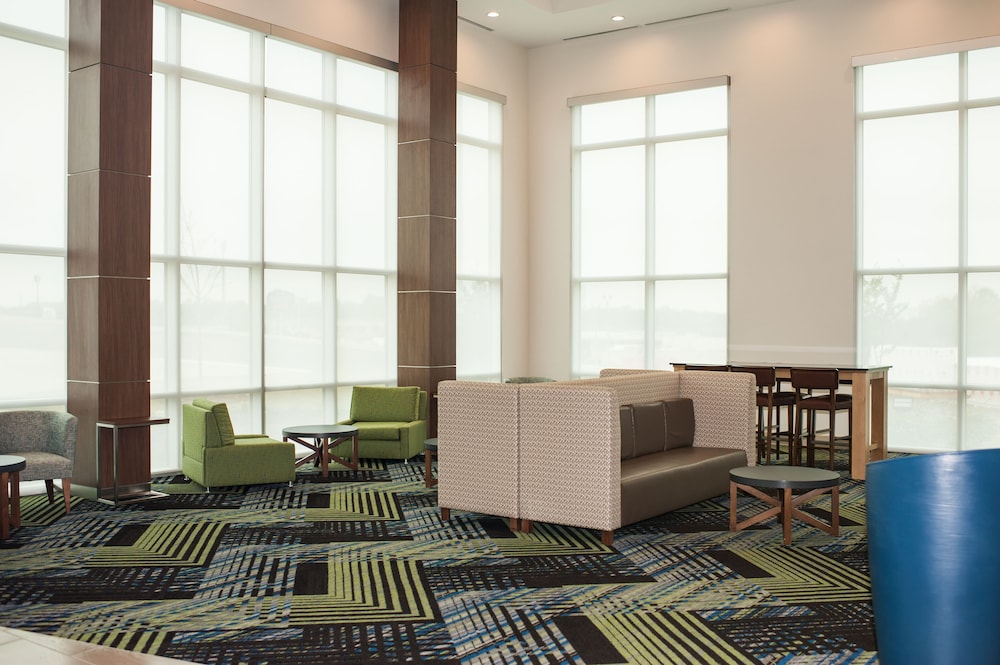 Holiday Inn Express Suites Birmingham North Fultondale 22/34