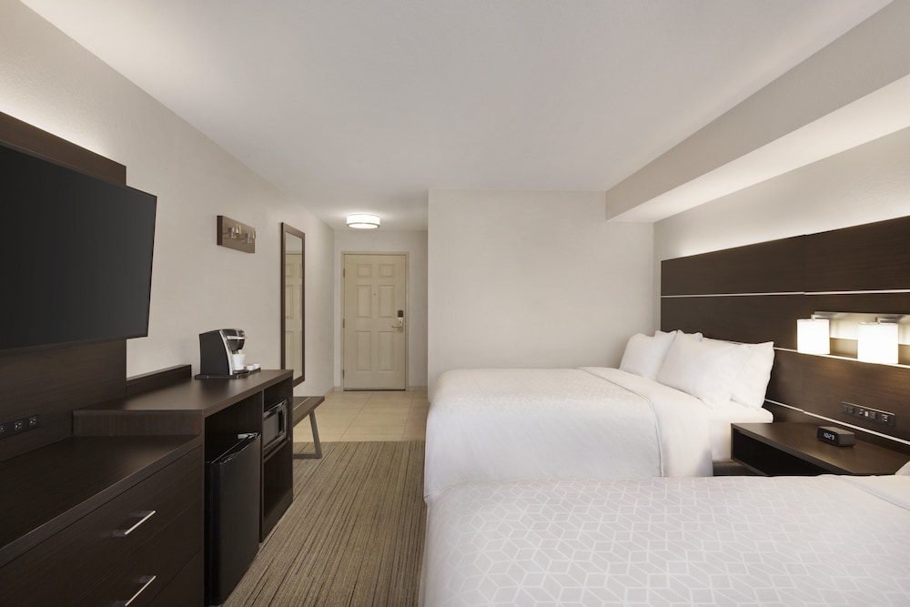 Holiday Inn Express Hotel & Suites Sarasota East - I-75 17/67