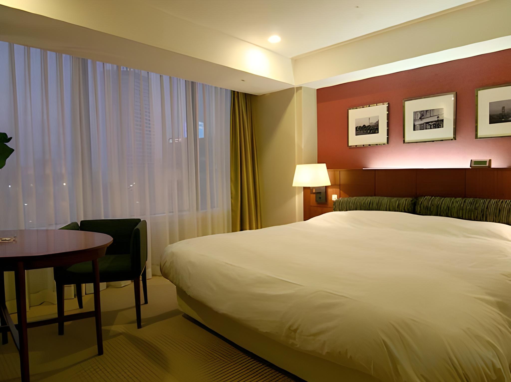 Modern, King Bed, Smoking