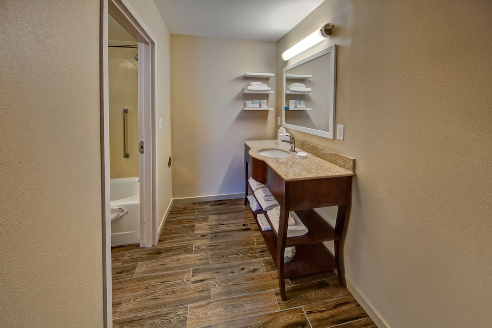 Hampton Inn By Hilton Dunn 26/58