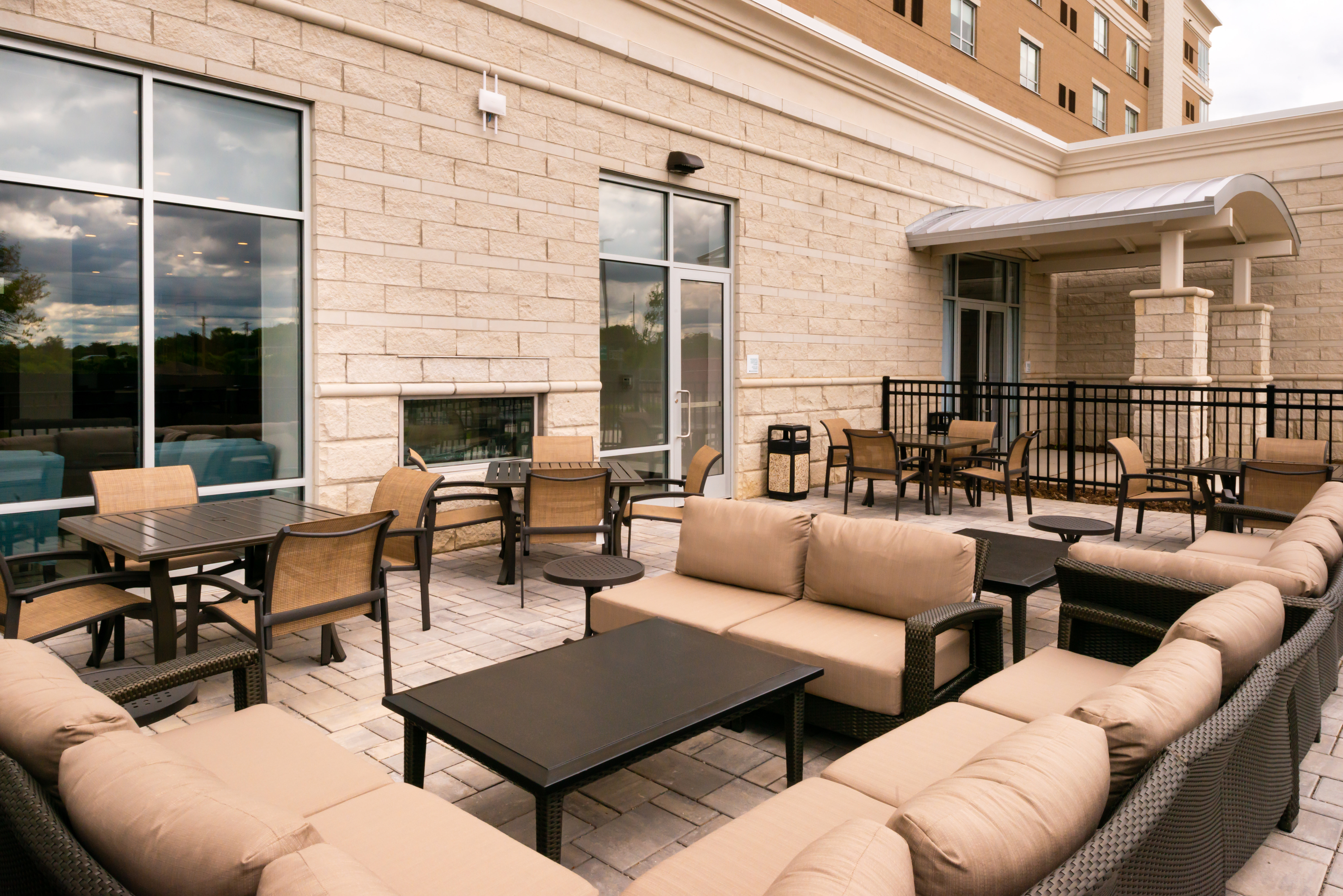 Holiday Inn Hotel Suites Farmington Hills Detroit Nw 24/50