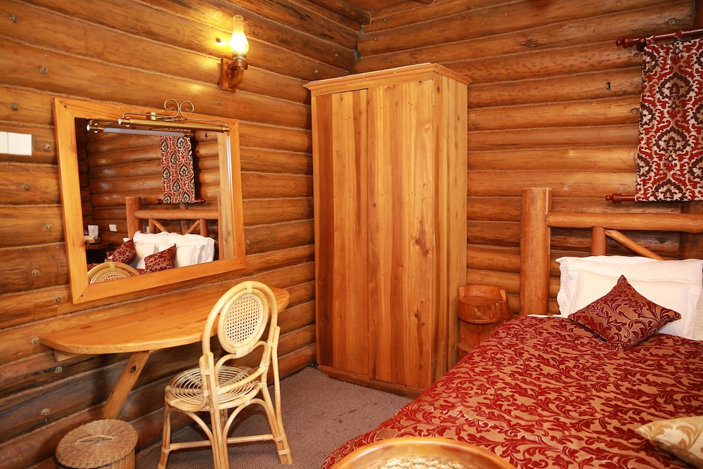 Queenswood Cottage 16/38
