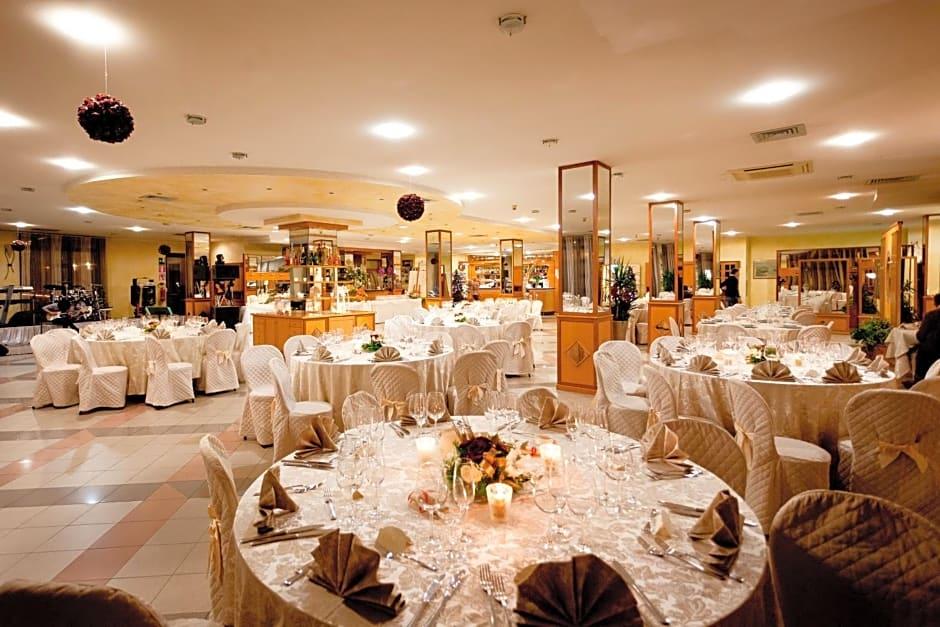 Demy Hotel 37/49
