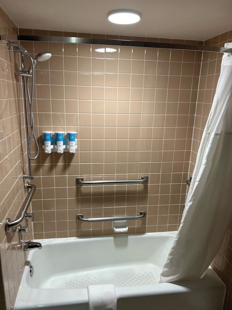 Heritage Inn & Suites St. Louis/Fenton, Trademark by Wyndham 57/60
