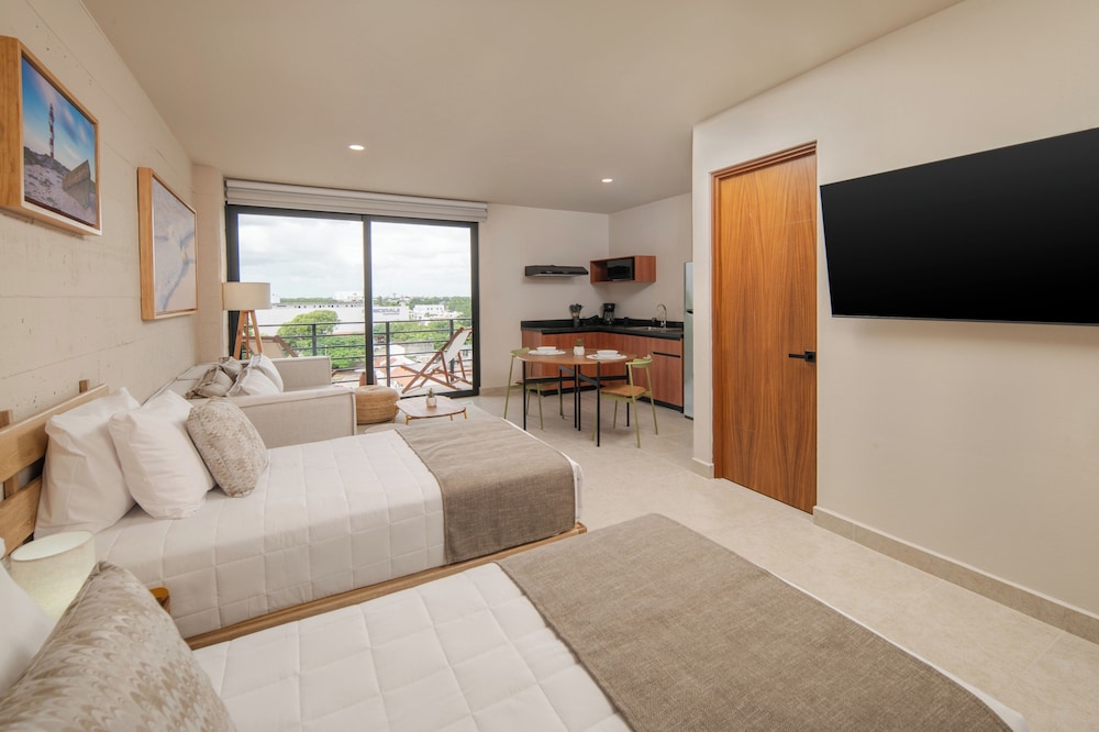 DELUXE, STUDIO, CITY VIEW