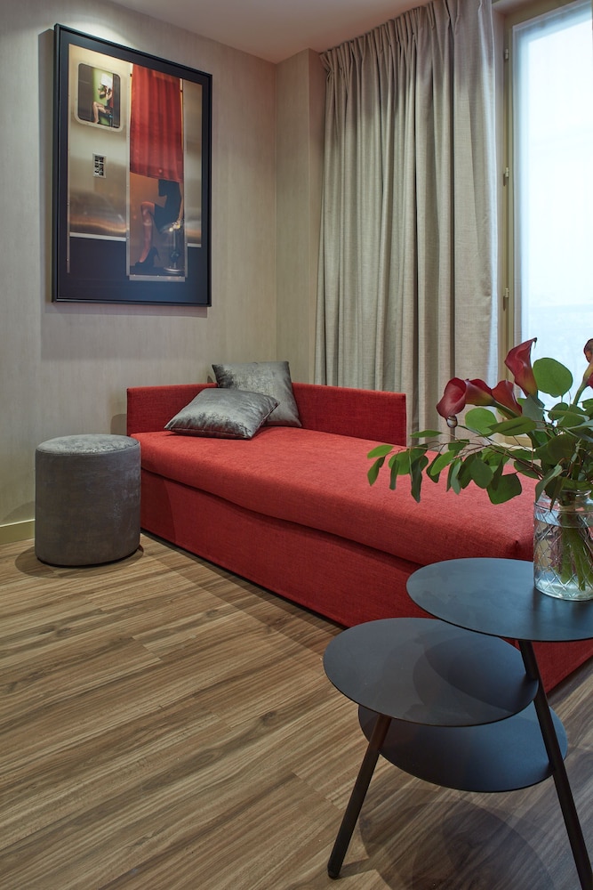 Hotel Atmospheres 32/49