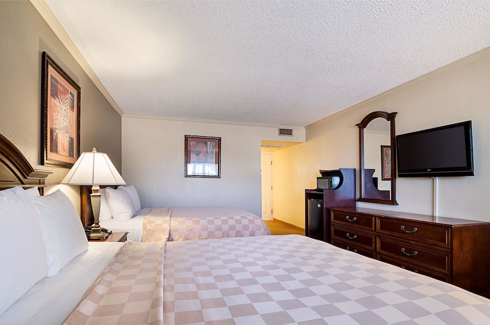 Clarion Inn Garden City, KS 17/60
