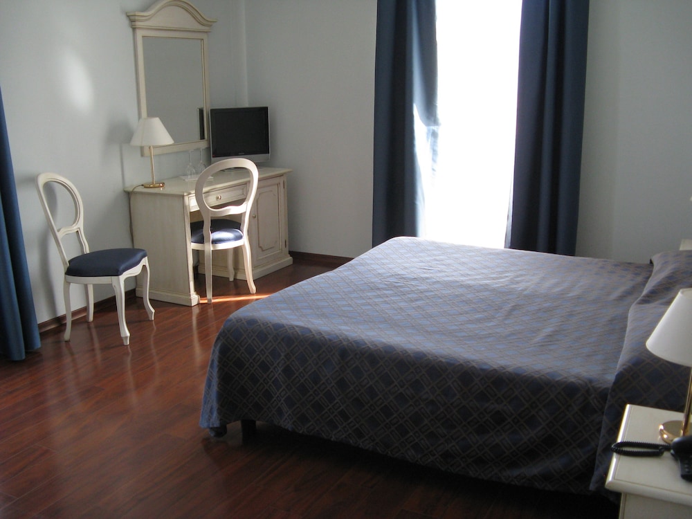 International Hotel Iseo 11/24
