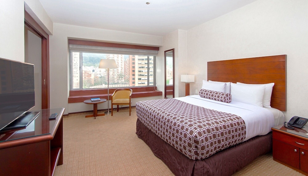 Business, Queen Bed