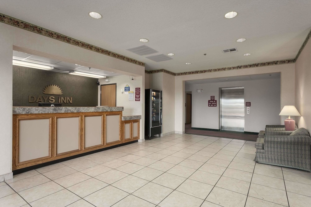 Days Inn By Wyndham Jefferson City 7/24