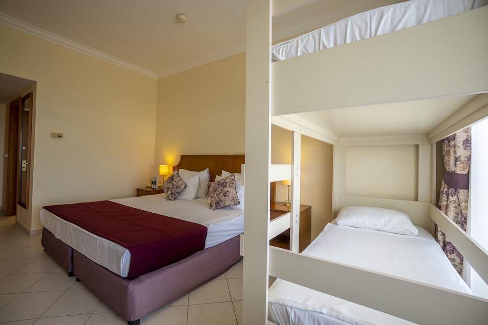 Presa Di Finica Hotel and Suites 6/50