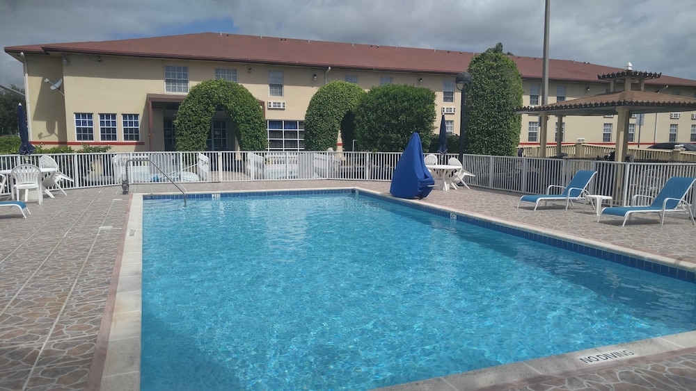 Belmont Inn Suites 47/50
