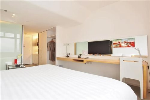 Deluxe, King Bed