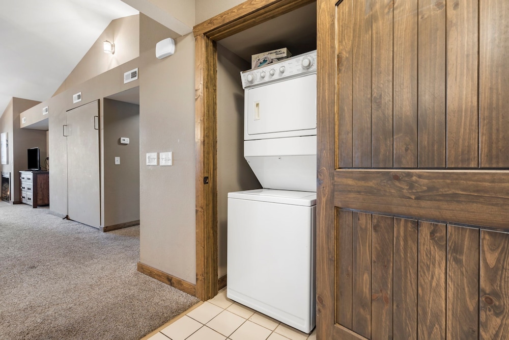 Indian Point Lodge Amp Condominiums 12/73