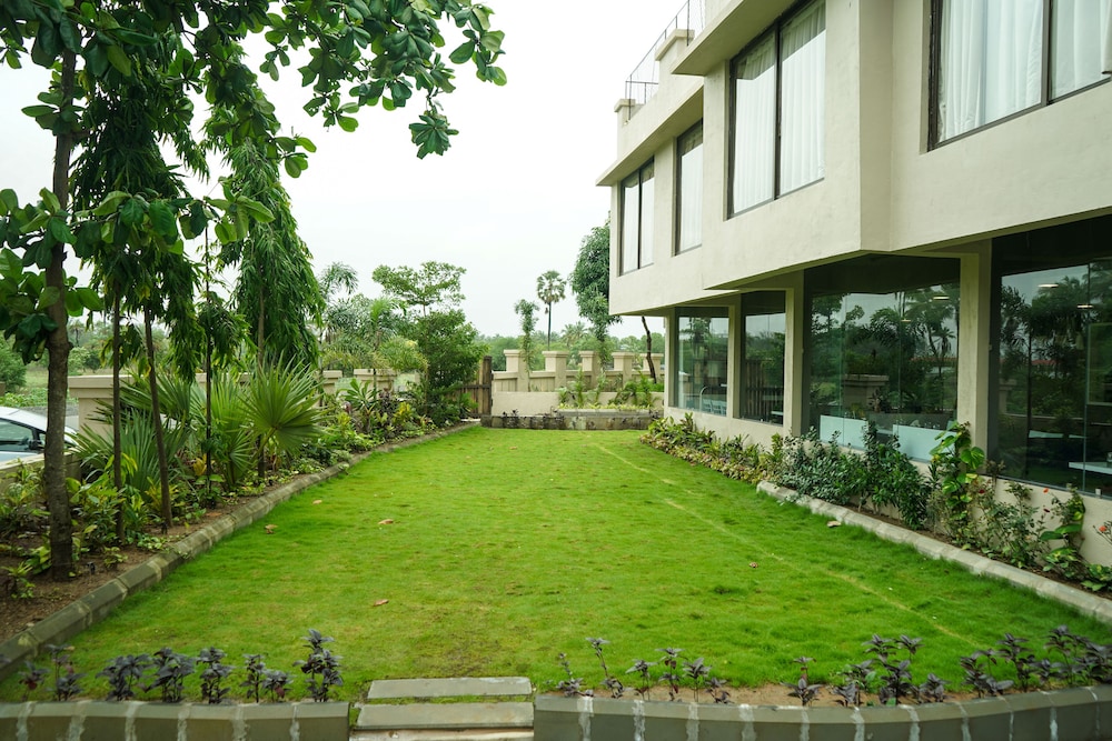 Nest Beacon Hotel Daman 32/33
