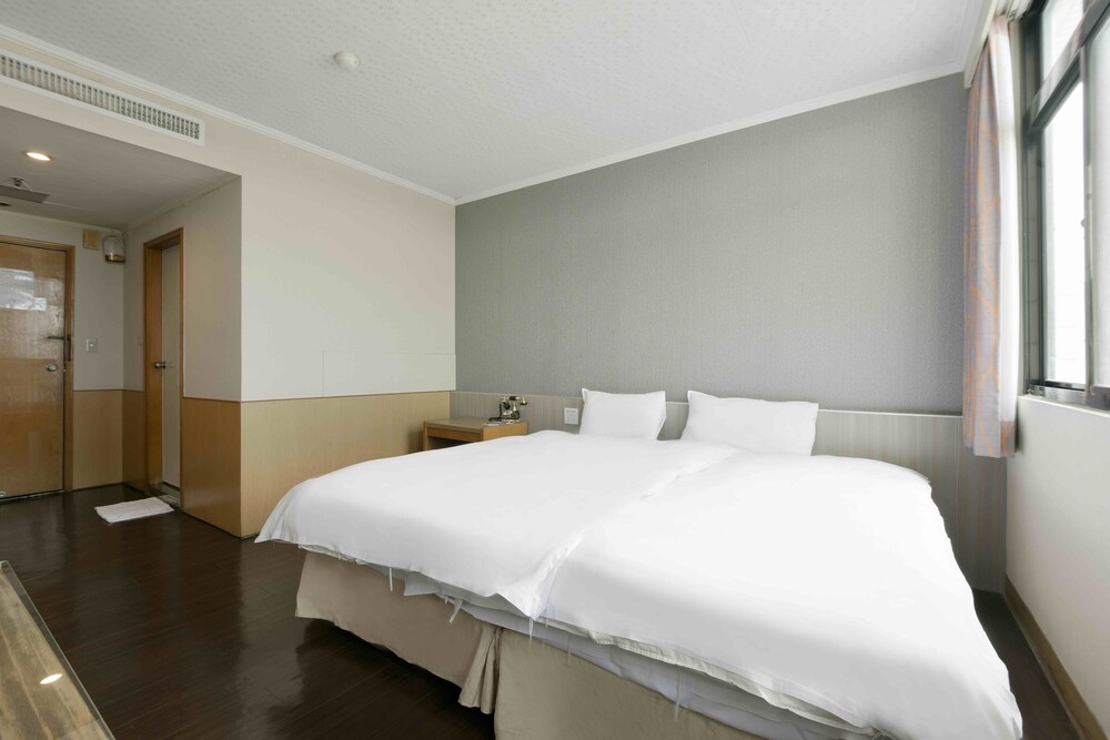 Back Home Hotel 32/50