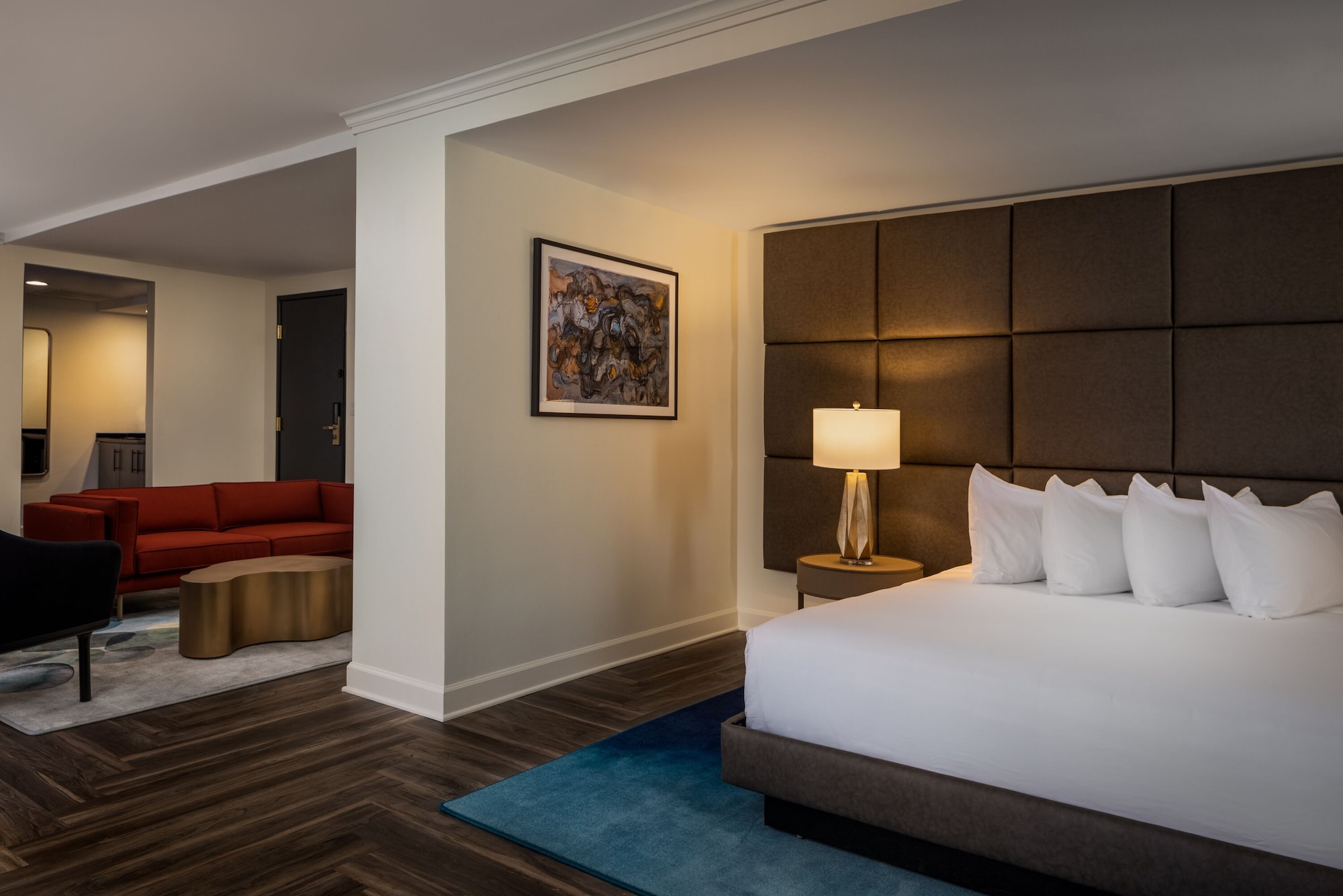 SUITE, KING BED