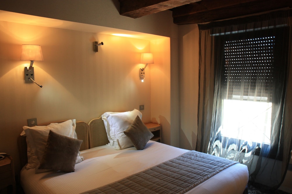 Henry Ii Hotel 23/59