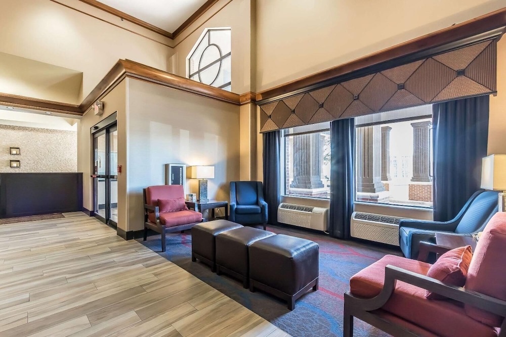Comfort Suites St Charles-St Louis 27/38