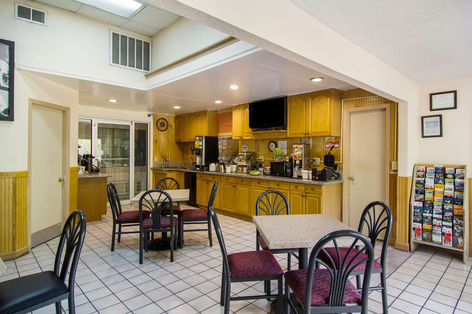 Americas Best Value Inn Darien 30/38
