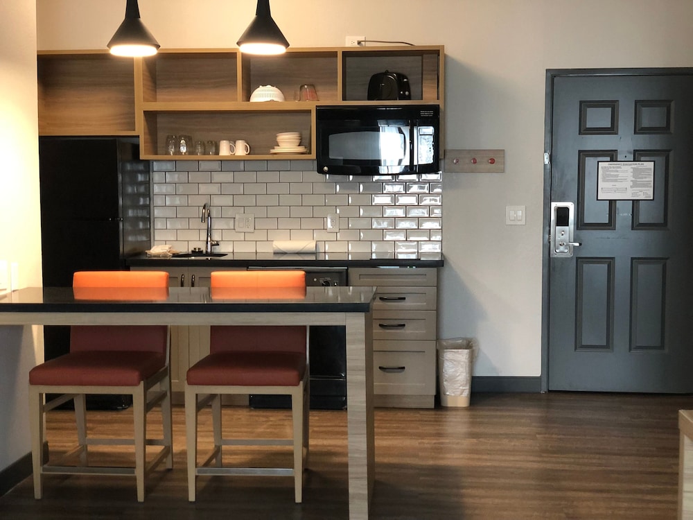 Candlewood Suites Mount Pleasant 52/67