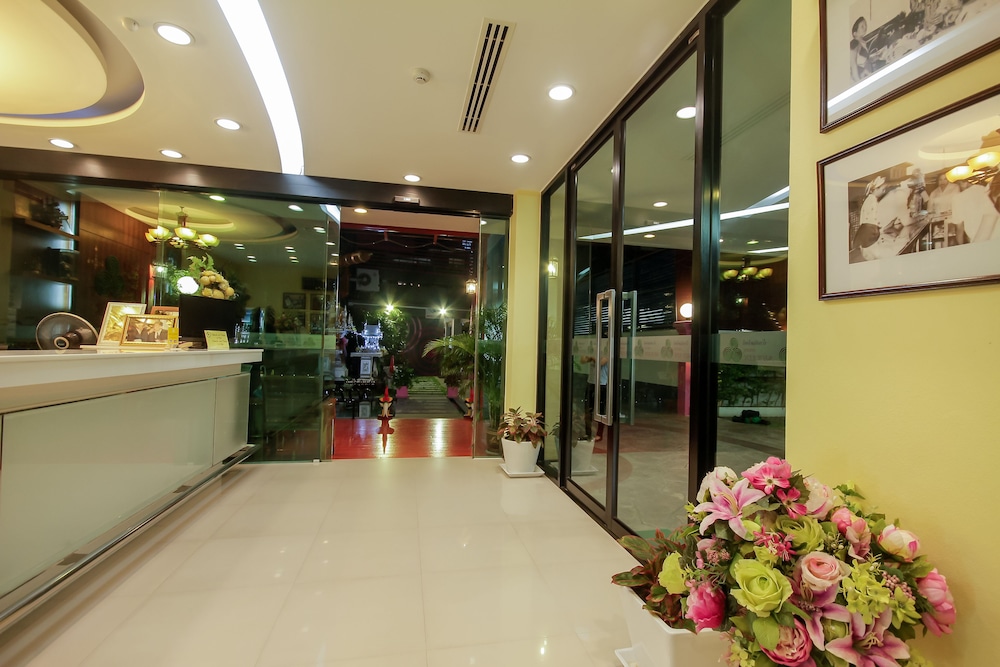 Baan Nilrath Hotel 8/50