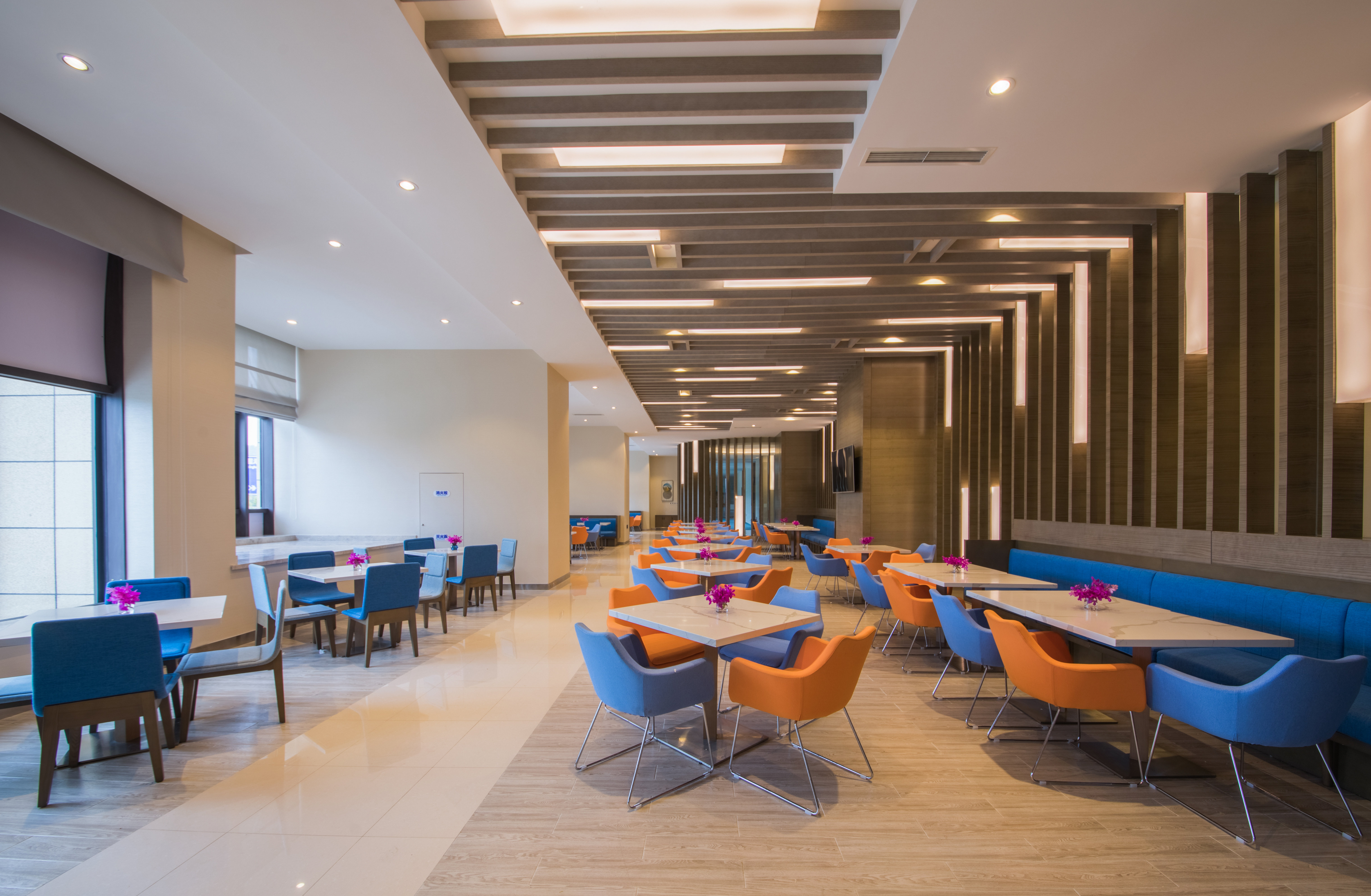 HOLIDAY INN EXPRESS GUIAN YUNGU 26/48