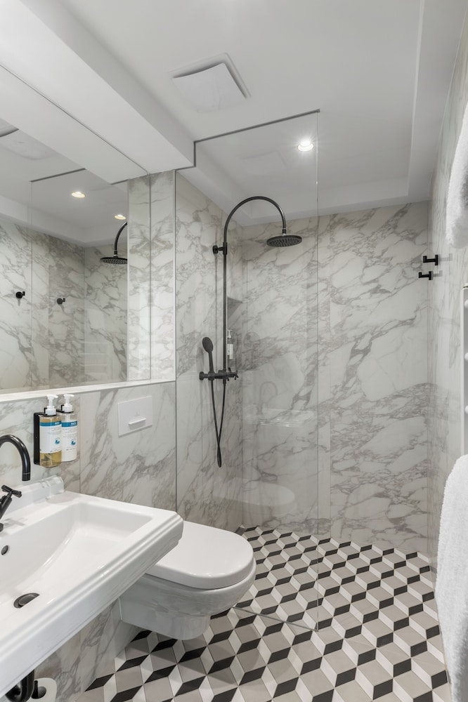 Hotel Republika and Suites 35/41
