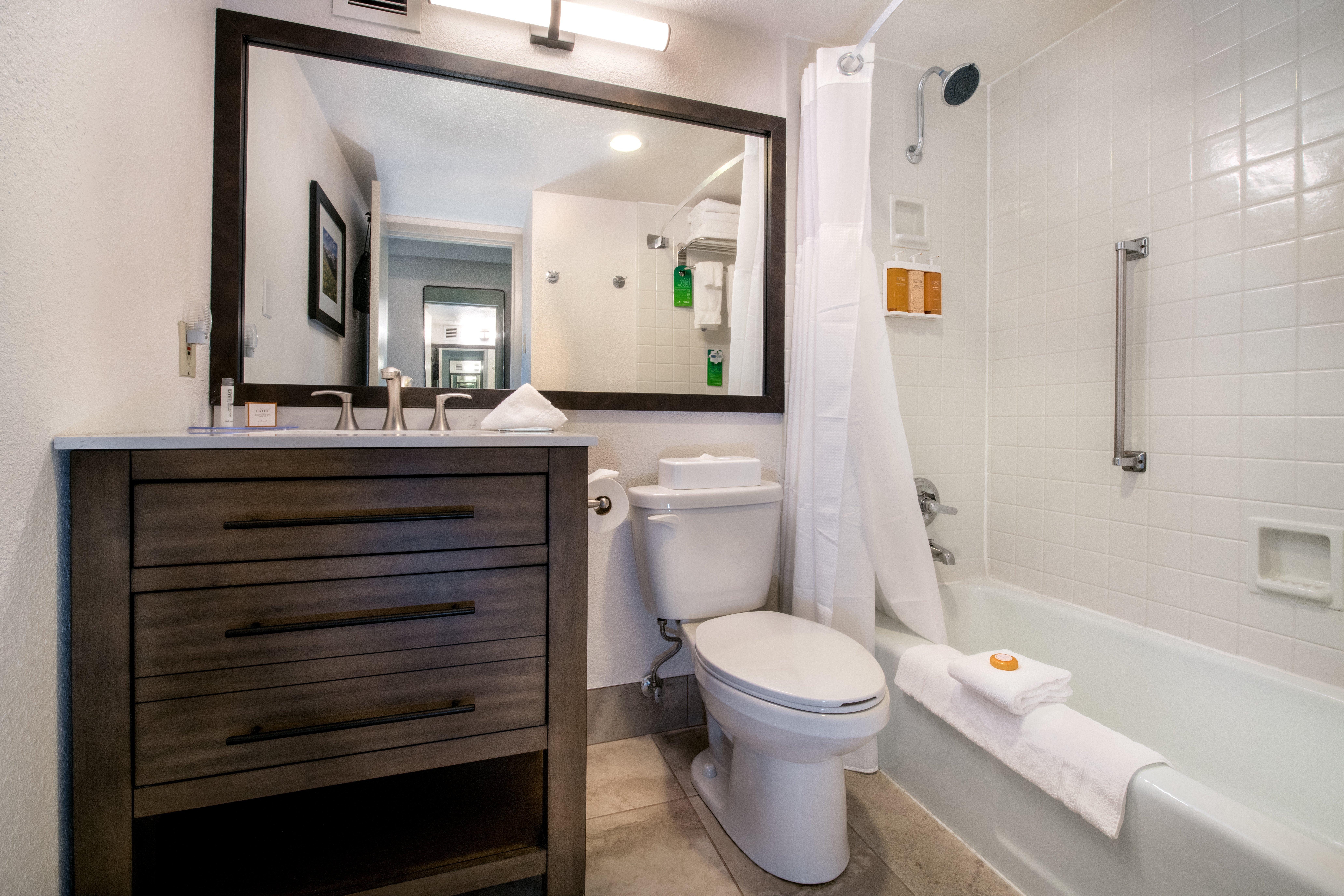 Standard, 2 Queen Beds, Partial Mountain View, Pet Friendly 2/2