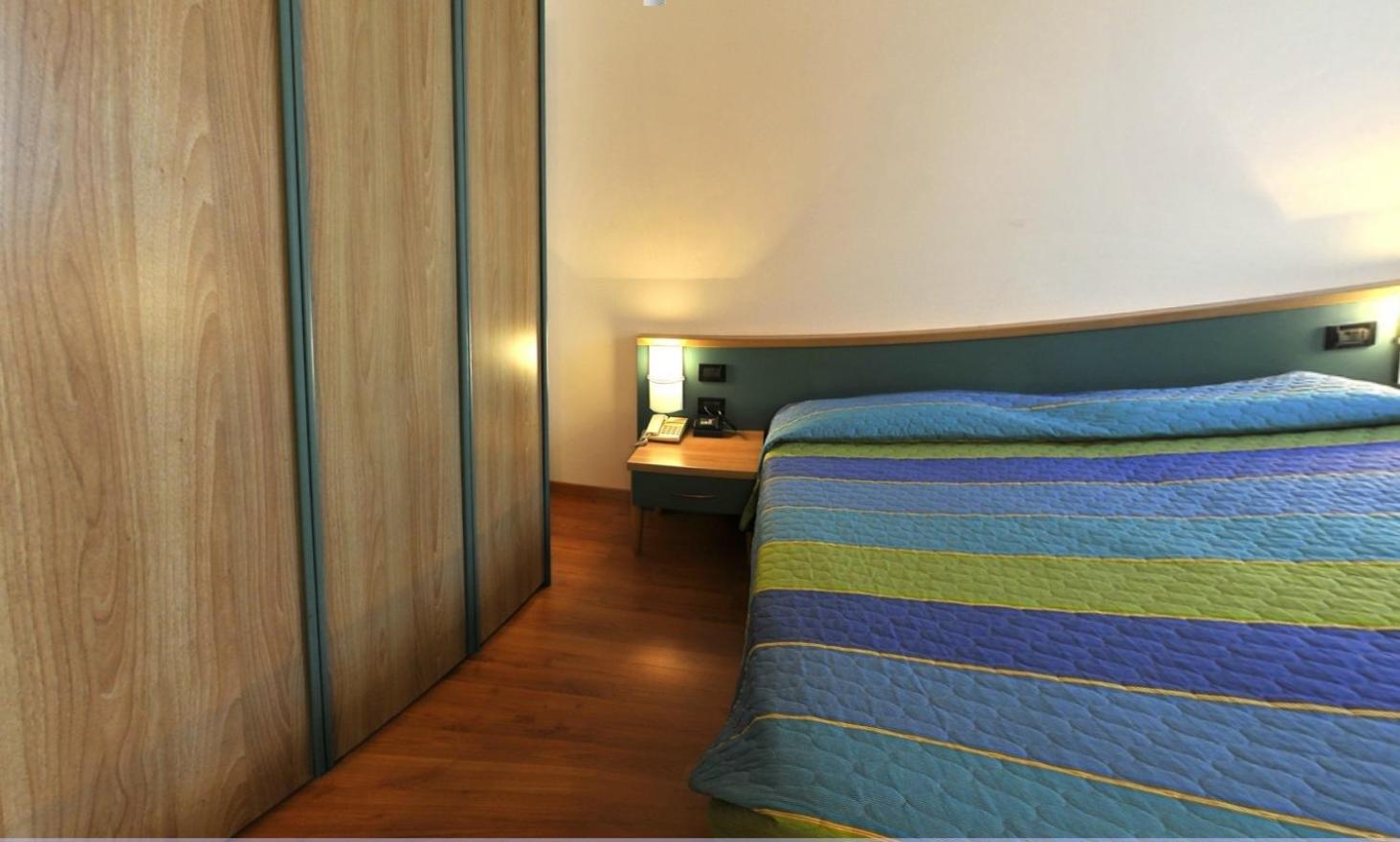Hotel Vela 17/43