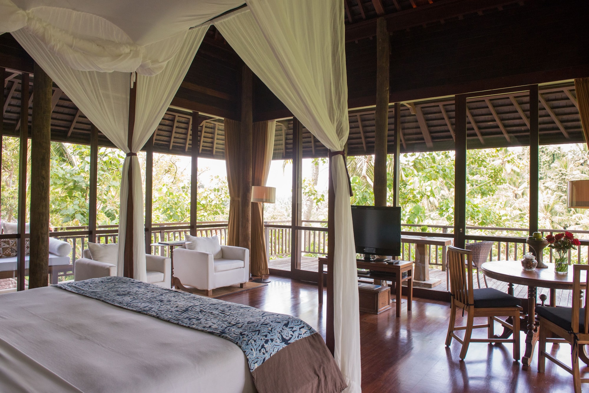 3 BEDROOMS, LUXURY