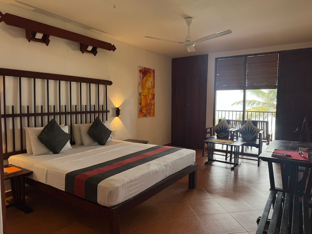 Room at Long Beach Resort, KOGGALA