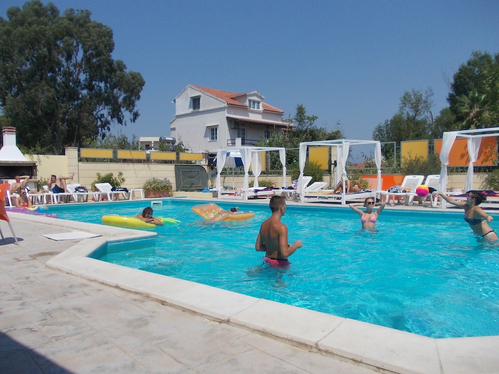 Kavos Central Gardens 32/42