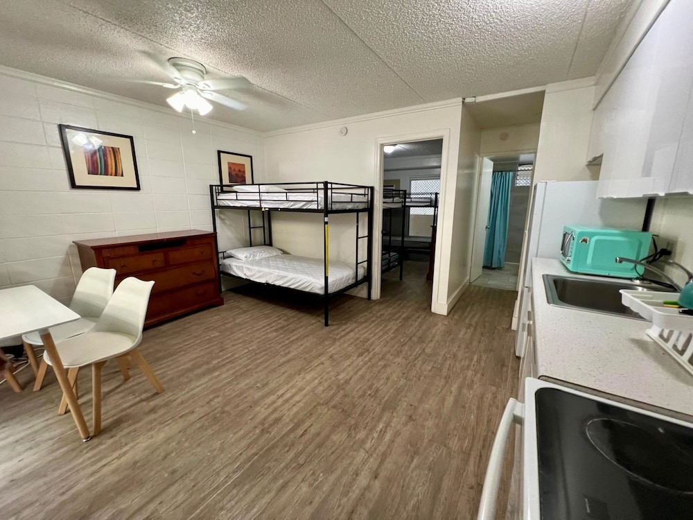 Waikiki Beachside Hostel 18/66