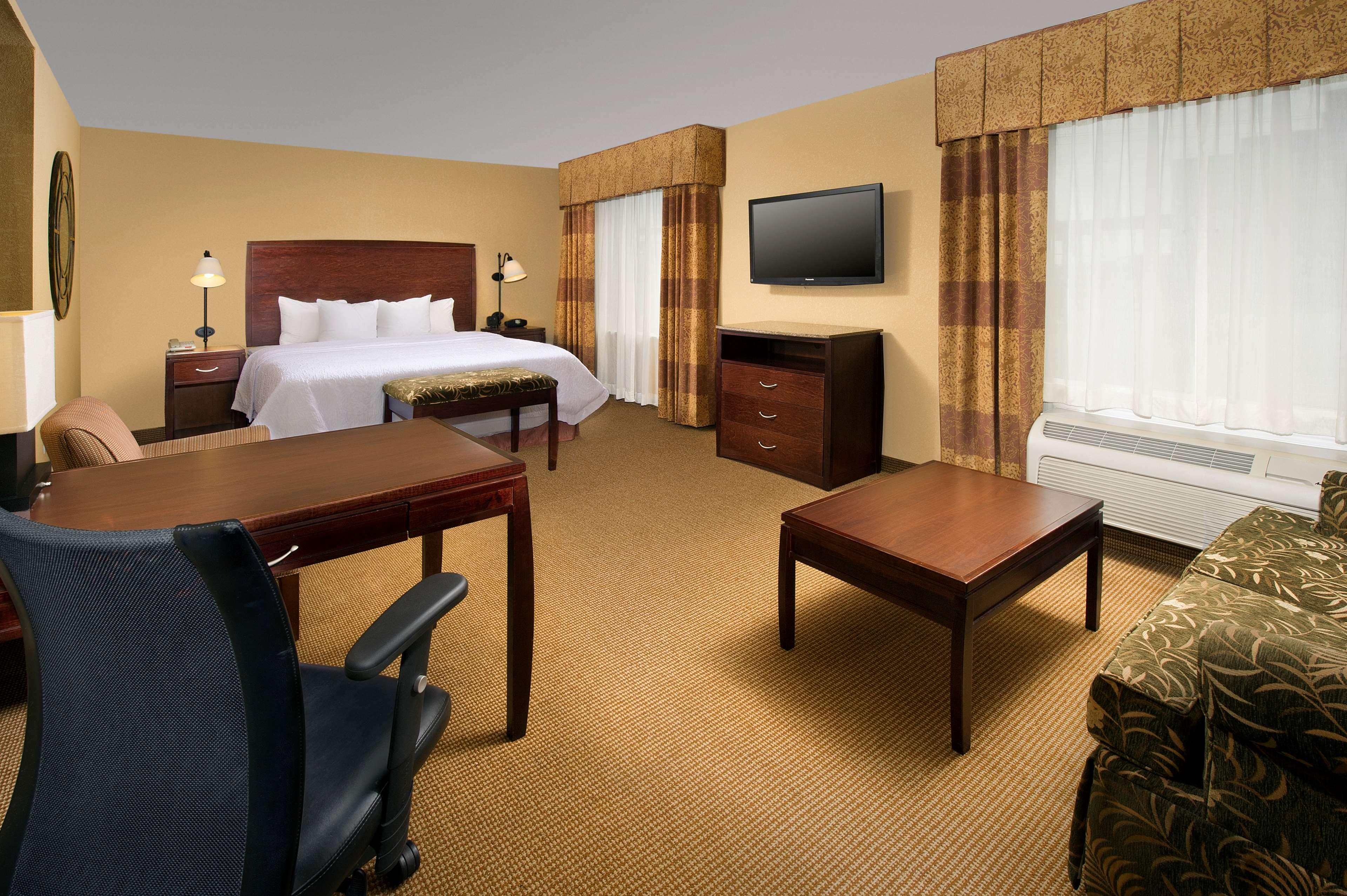 STUDIO, SUITE, KING BED
